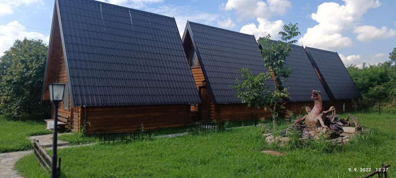 Lolini Bungalovi Novi Sad Exteriör bild