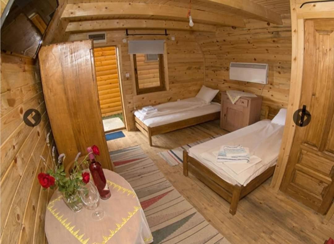 Lolini Bungalovi Novi Sad Exteriör bild