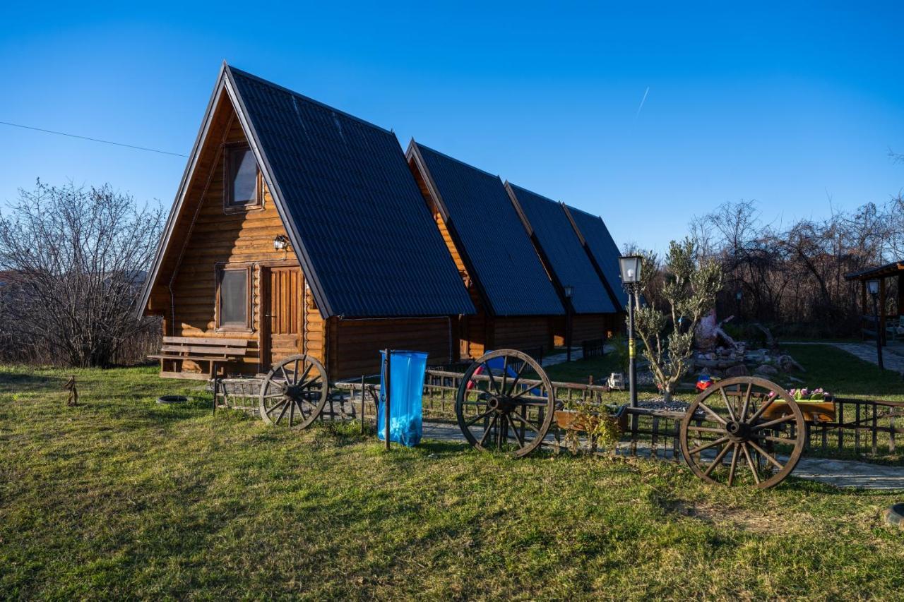 Lolini Bungalovi Novi Sad Exteriör bild