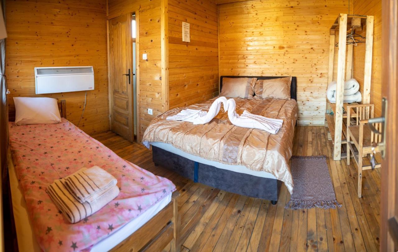 Lolini Bungalovi Novi Sad Exteriör bild