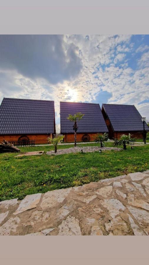 Lolini Bungalovi Novi Sad Exteriör bild