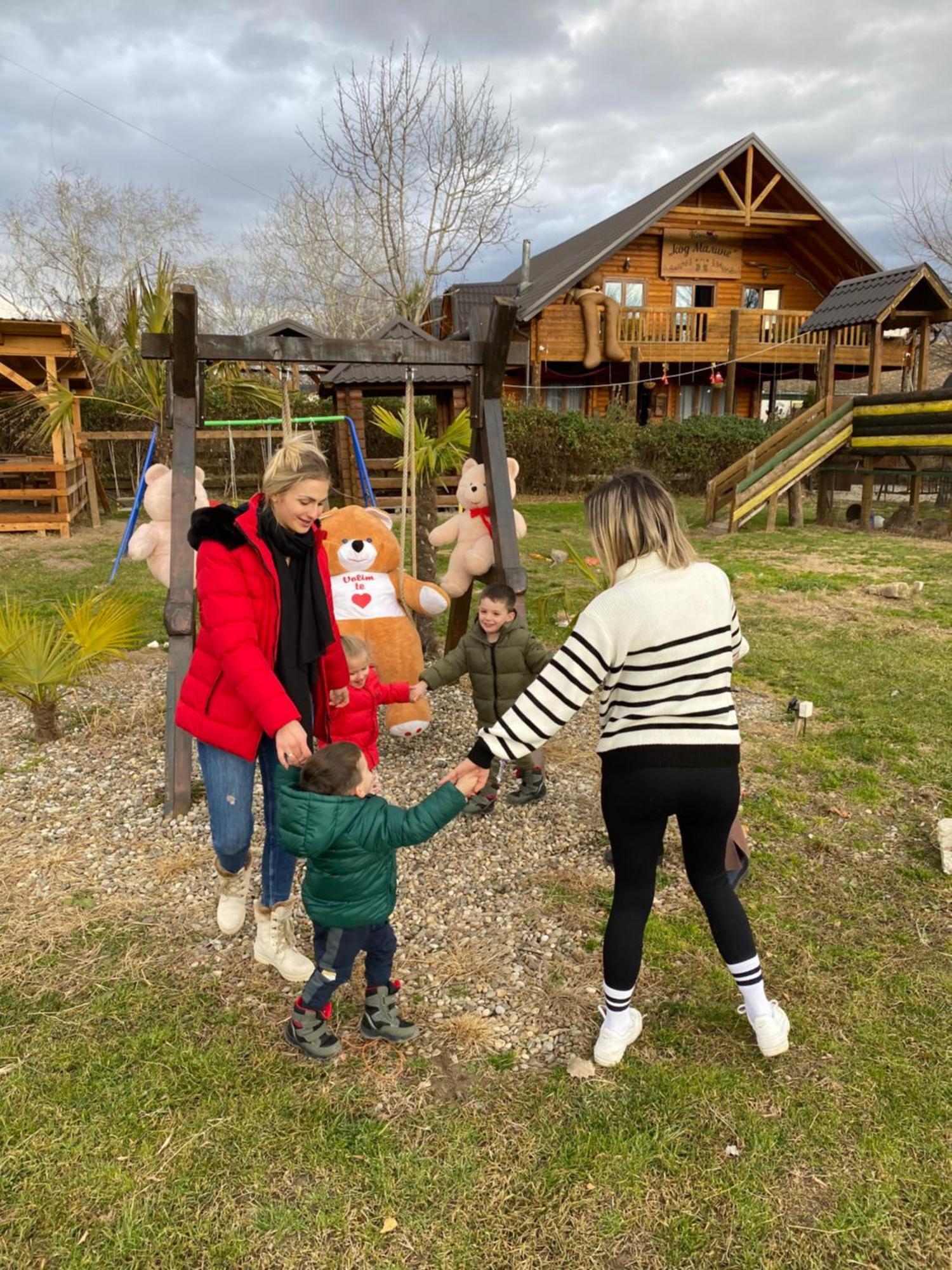 Lolini Bungalovi Novi Sad Exteriör bild